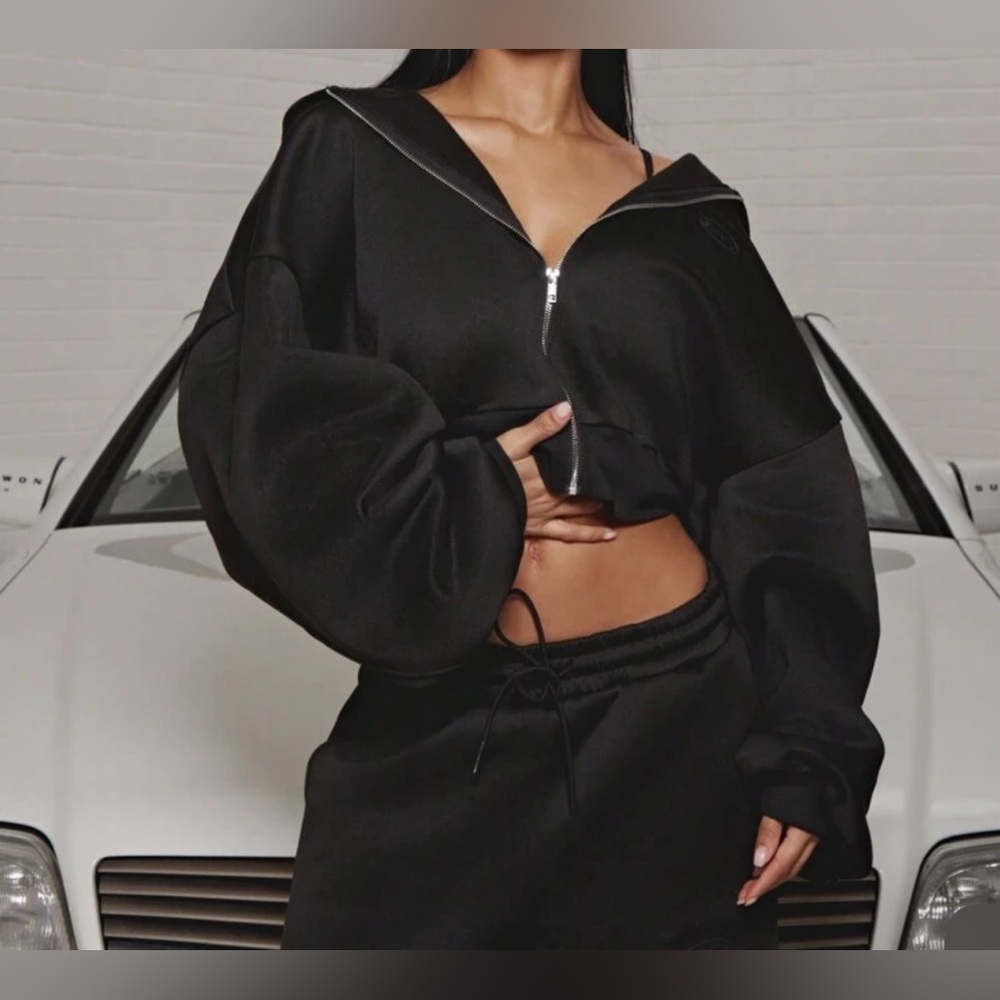 Woman’s Black Cropped Oversized Streetwear Zip-Up Hoodie